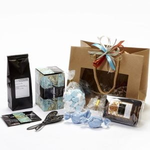 Doosje Mr jones Lulu garden thee, 100 gram Geboorte koffie snelfilter gemalen, Knapperige kletskopkoekjes, 2 chocobollen, Zakje lieve pepermunthartjes